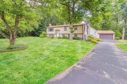 51 Pioneer Dr, Windsor, CT 06095-1226