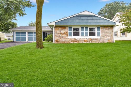 15 Garrett Ln, Willingboro, NJ 08046-3015