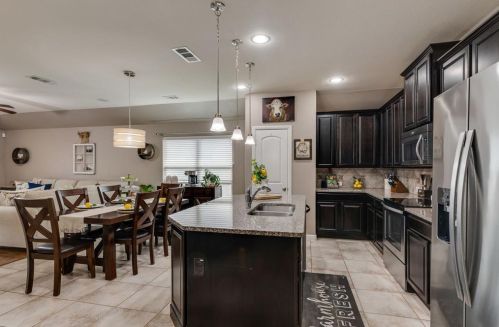 524 Crown Oaks Dr, Fort Worth TX  76131-4264 exterior