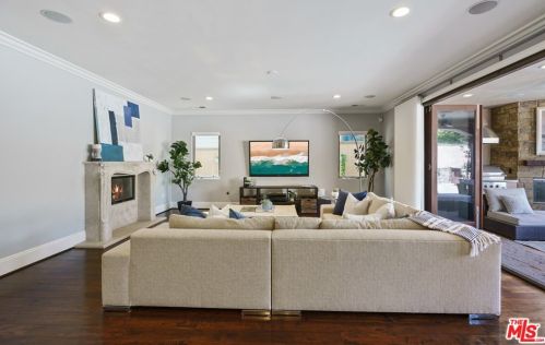 1437 10th St, Manhattan Beach, CA 90266-6101