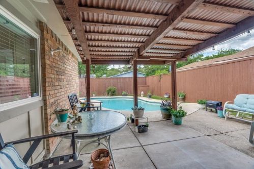 2049 Christie Ln, Carrollton TX 75007-3509 exterior