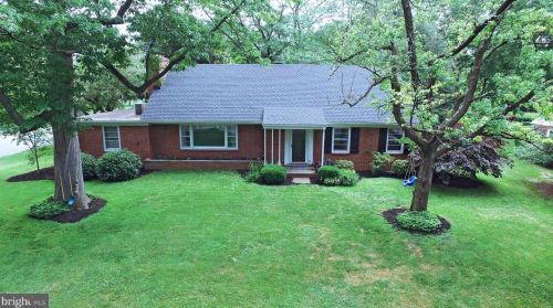 1919 Harclay Pl, Lancaster, PA 17601-3814