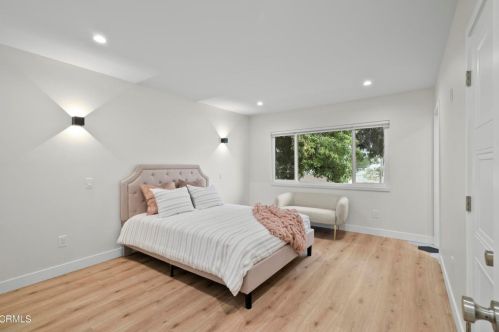 3579 Pontiac St, Glendale CA  91214-1822 exterior