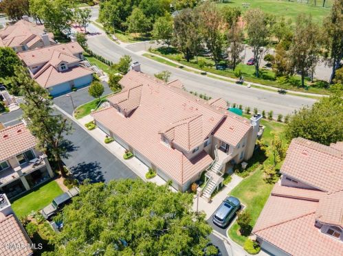 465 Kennerick Ln, Simi Valley, CA 93065-6737