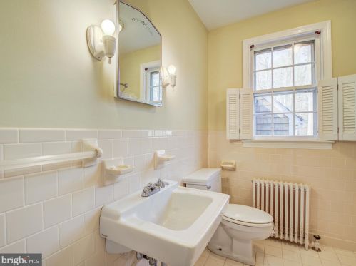 12500 Meadowood Dr, Silver Spring MD 20904-2928 exterior