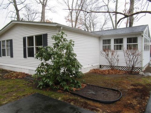67 Lear Dr, Coventry, RI 02816-4016