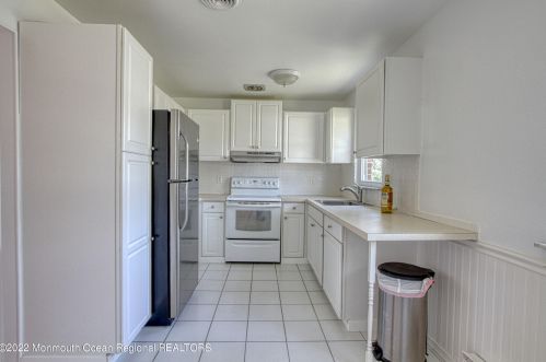 28 Molly Pitcher Blvd, Lakehurst, NJ 08759-1561