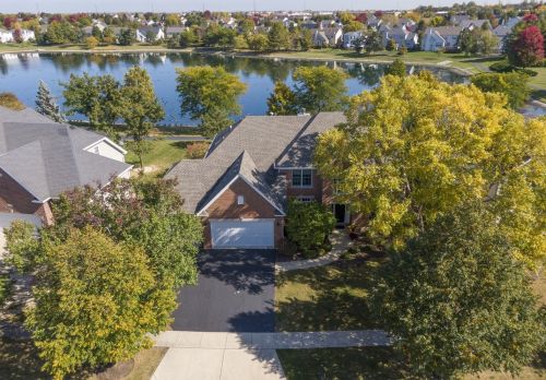 753 Waterside Dr, South Elgin, IL 60177-3718