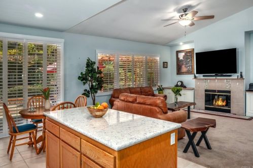 1911 Goodwin Dr, Vista CA  92084-2590 exterior