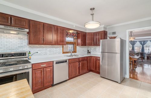 11941 Greenwood Ave, Dixmoor, IL 60406-1051