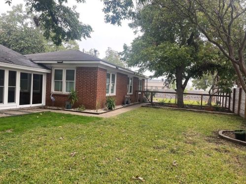 405 Clarke St, Austin TX  78745-1129 exterior