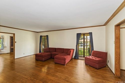 5690 Riverside Ave, Riverside CA  92506-1837 exterior