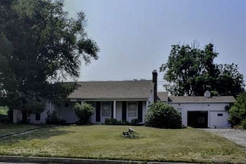 1338 Abriendo Ave, Pueblo, CO 81004-3102