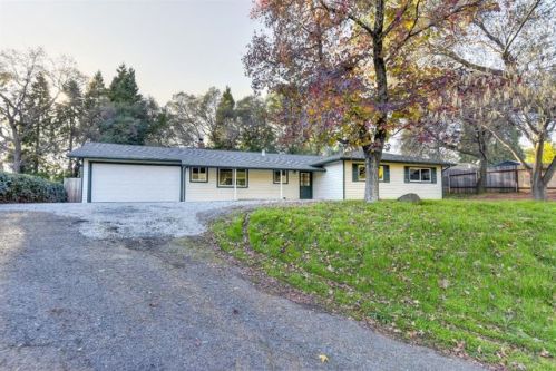 165 Mulberry Ln, Auburn, CA 95603-3624