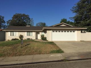 2536 Velia St, Redding, CA 96002-1502