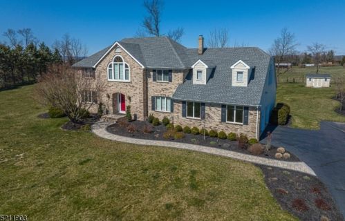 11 Canterbury Ln, Lebanon, NJ 08833-3217