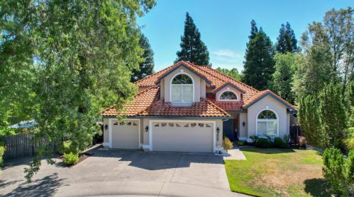 8566 Le Parc Ct, Fair Oaks, CA 95628-2666