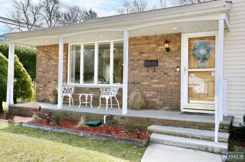 6 Willow Rd, Closter, NJ 07624-2206