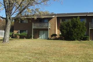 7413 Brookdale Dr, Oak Brook IL  60561-4275 exterior
