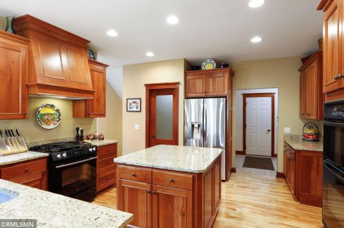 4766 Cumberland St, Saint Paul MN  55126-6061 exterior