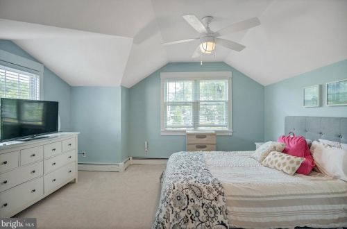 410 Lakeview Ave, Tavistock NJ 08033-1609 exterior