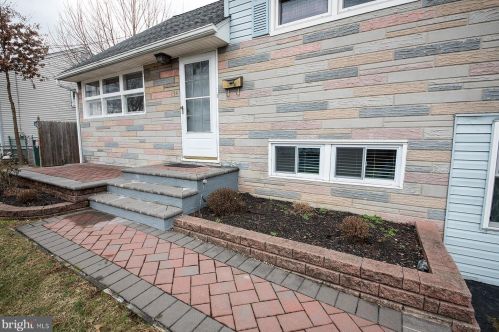 34 Amsterdam Rd, Trenton, NJ 08620-1902