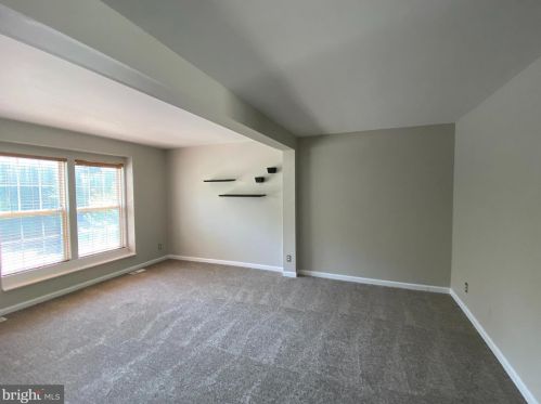 65 Coachlight Dr, Erial, NJ 08081-5608
