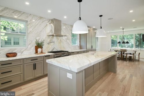 377 Kings Hwy, Tavistock NJ 08033-2004 exterior