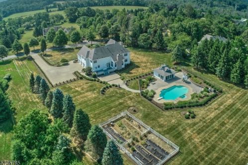 7 Apple Ln, Califon, NJ 07830-3122