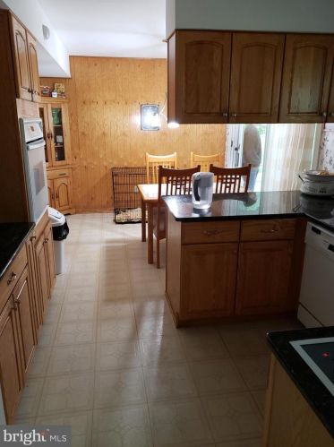 30 Executive Ln, Willingboro, NJ 08046-2432