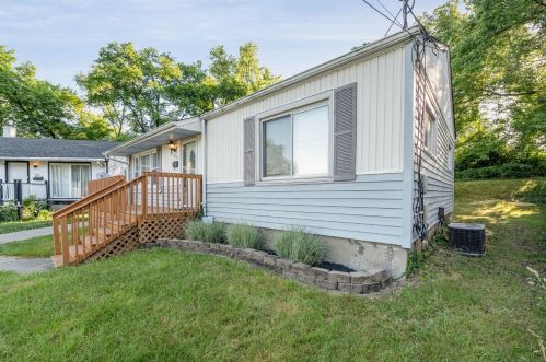 1050 Elda Ln, Cincinnati, OH 45224-2706