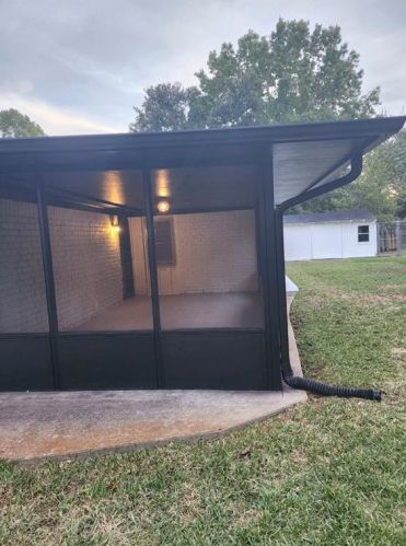 2104 Crestwood Dr, Richmond TX 77469-5404 exterior