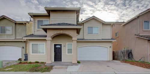 560 Justin Dr, Turlock, CA 95380-5360