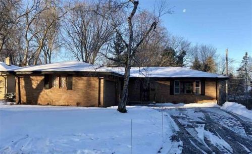 2012 Old Orchard Rd, Rockford, IL 61107-1230