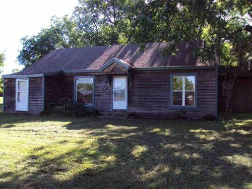 601 4th Ave, Marietta, OK 73448-2551