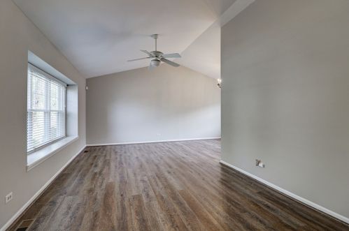 13 Blackberry Ct, Streamwood, IL 60107-3312