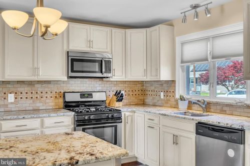 33 Cumberland Ave, Trenton NJ 08618-5413 exterior