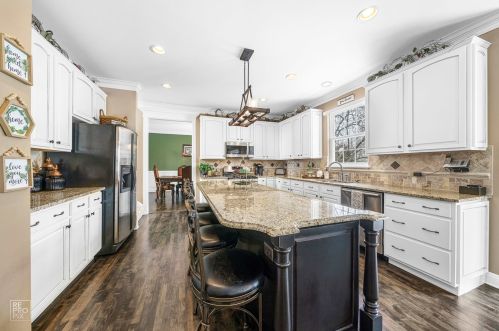 17 Ellington Ct, South Elgin, IL 60177-2181