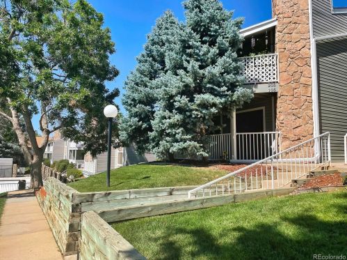 941 Walden St, Denver, CO 80017-3370