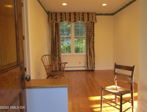 20 Dale Dr, Greenwich CT  06831-5032 exterior