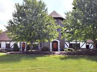 8113 Traders Hollow Ln, Indianapolis, IN 46278-1296