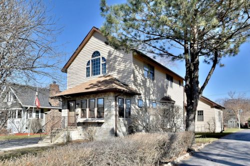 111 Berteau Ave, Elmhurst, IL 60126-2926