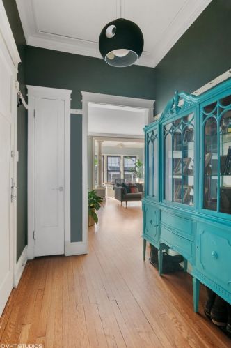 742 Bittersweet Pl, Chicago, IL 60613-2310