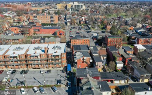 126 Walnut St, Lancaster PA  17602-5043 exterior