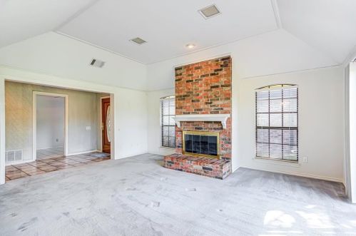 2817 Laurel Oaks Dr, Garland TX  75044-6944 exterior