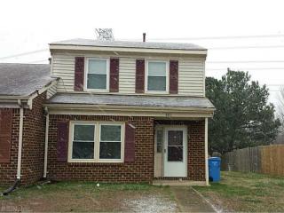 801 Wickford Dr, Chesapeake VA  23320-6658 exterior