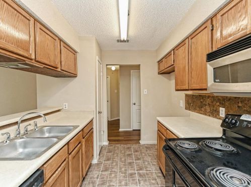 8903 Curlew Dr, Austin TX  78748-5136 exterior