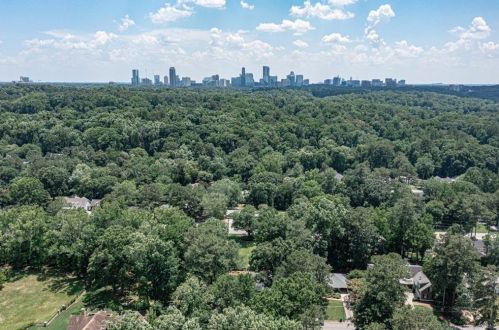 500 Brookfield Dr, Atlanta GA  30342-2709 exterior