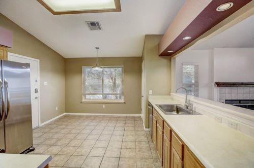 4000 Cortina Dr, Austin TX  78749-4924 exterior