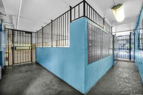 2092 Kuhio Ave, Honolulu HI  96815-2151 exterior